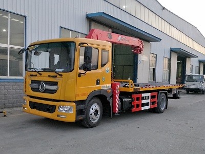 東風(fēng)多利卡5噸平板帶直臂吊清障車