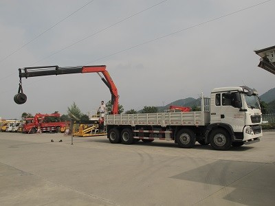 重汽T5G四軸后置式檢衡車(chē)