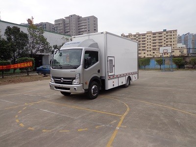 東風(fēng)凱普特大型移動(dòng)服務(wù)車