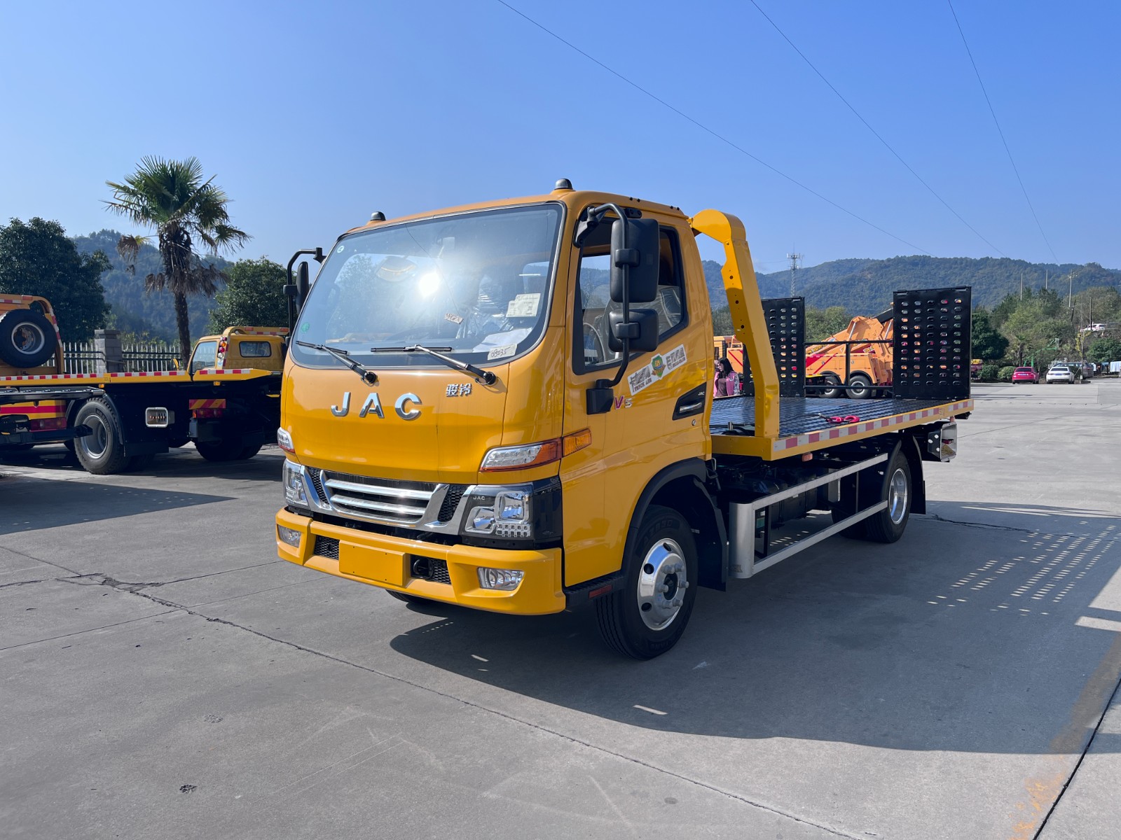 江淮駿鈴V5新法規(guī)藍(lán)牌清障車(chē)